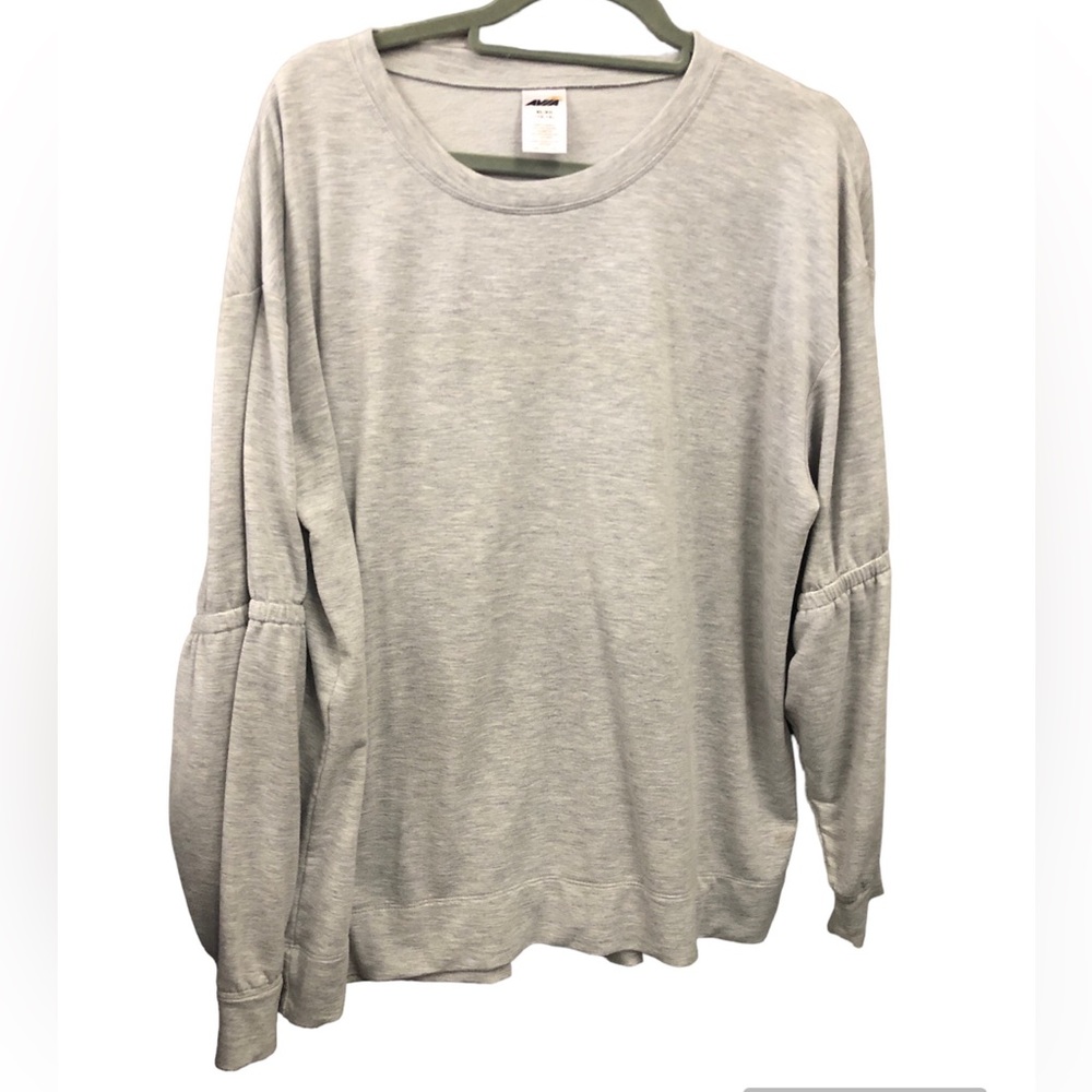Woman’s Avia top